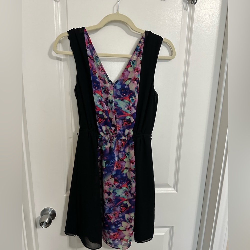 Express Summer Dress - Picture 2 of 3